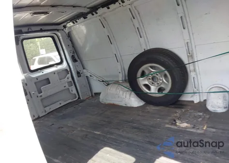 2005 Chevrolet Express from USA, damaged, VIN 1GCFG15X151253802